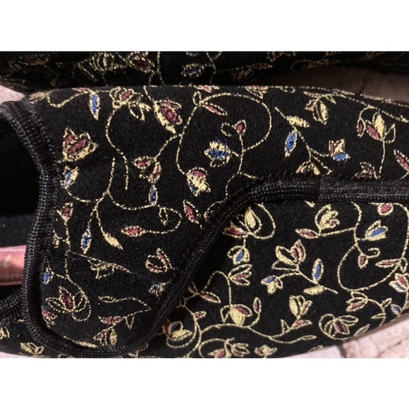 NWOT secret black floral embroidery slipper size 9 - Picture 4 of 7